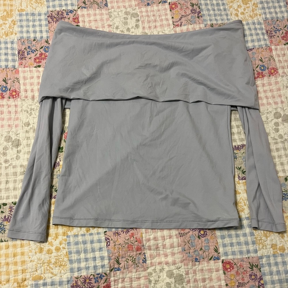 Wilfred Aritzia Off-Shoulder Long Sleeve Top in Light Gray/Blue